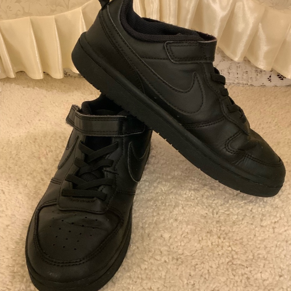 NIKE